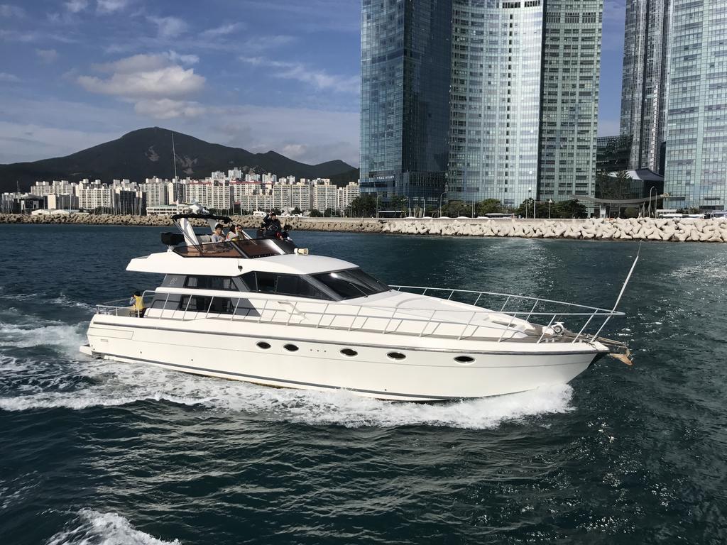 מלון בוסאן Sea And Yacht מראה חיצוני תמונה