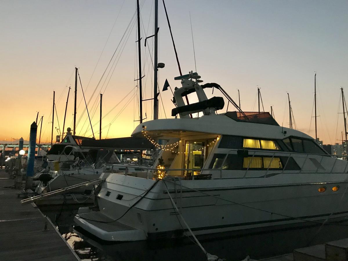 מלון בוסאן Sea And Yacht מראה חיצוני תמונה